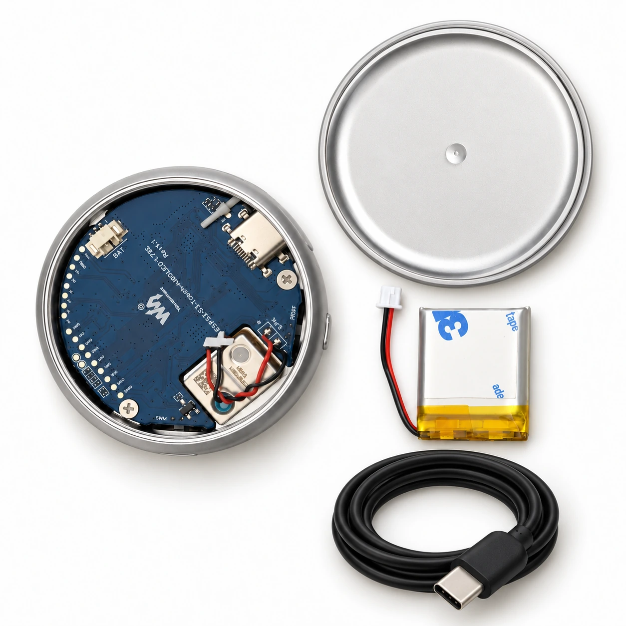 Placa, carcasa de aluminio, tapa, batería y cable USB-C del kit.